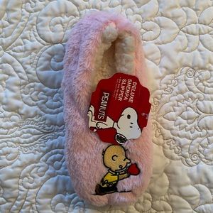 Peanuts deluxe sherpa slippers. One size fits most. Soft, warm and non-slip